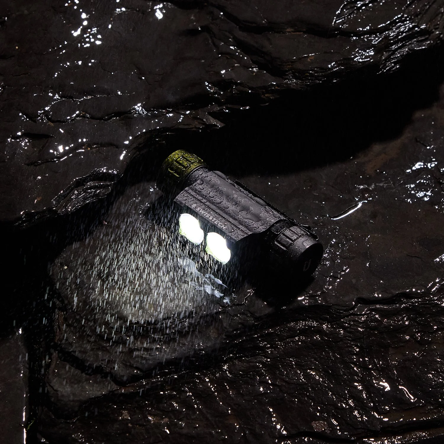 Swiss Tech Taktisch 25 Tactical Flashlight – 1500 Lumens — Swiss Tech